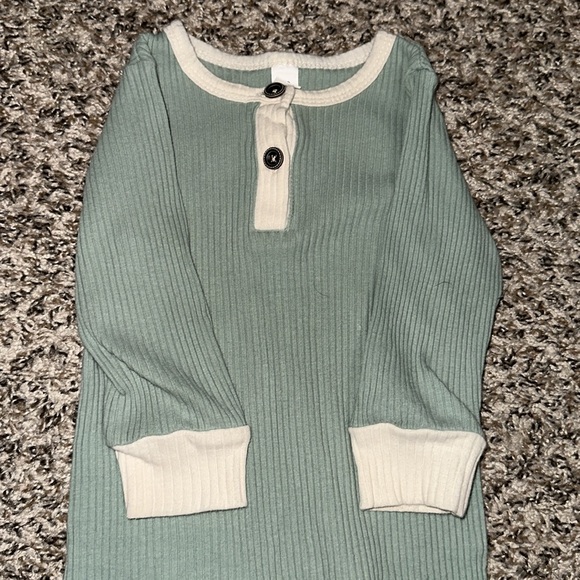 3 One Piece Rompers - Picture 6 of 8